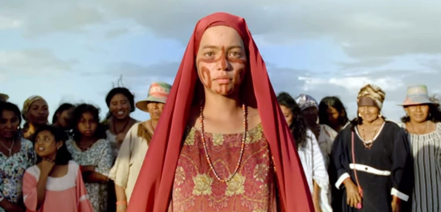 الفيلم يطرح فكرة السقوط في الخطيئة كمعادل لخيانة الأصل والتنكر للقيم الأصيلة التي ترتبط بالقبيلة