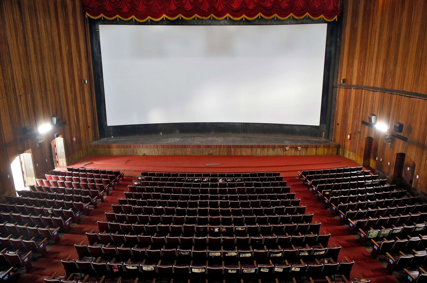 قاعات السينما الهندية تستعد لإعادة فتح أبوابها