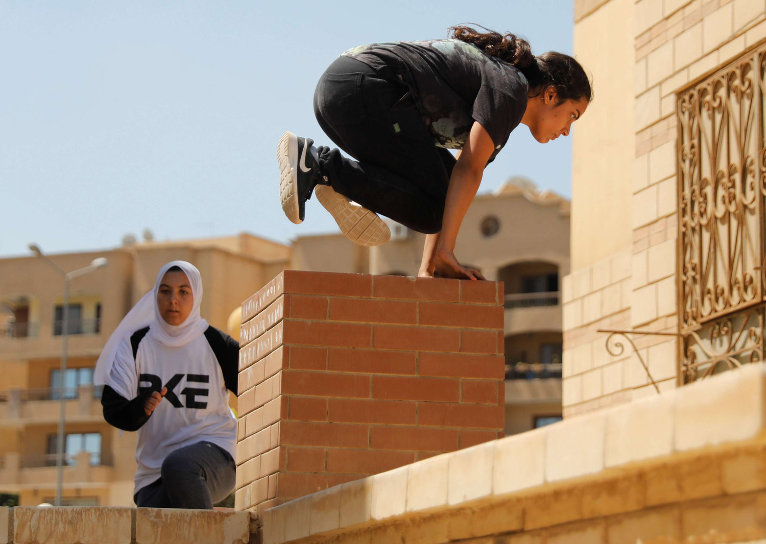 قفز على العراقيل المجتمعية