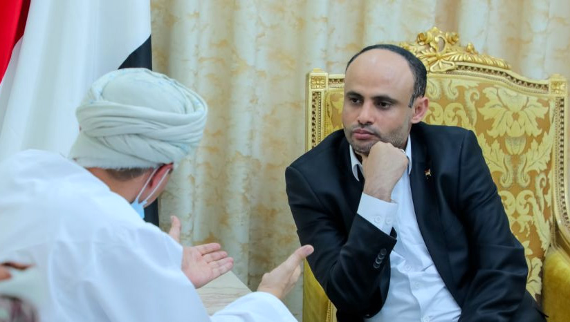 فريق أمني عماني يمسك بملف التواصل مع الحوثيين