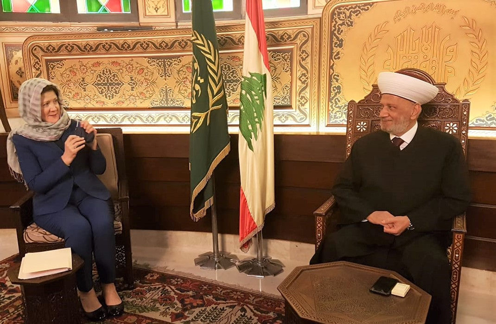 الأنظار تبقى شاخصة إلى الأدوار التي تقوم بها شيا، فكما كان “والي عنجر” السوري يتحكم بمسار لبنان، يرعى السفراء الأميركيون من ”عوكر“ المصالح الغربية.