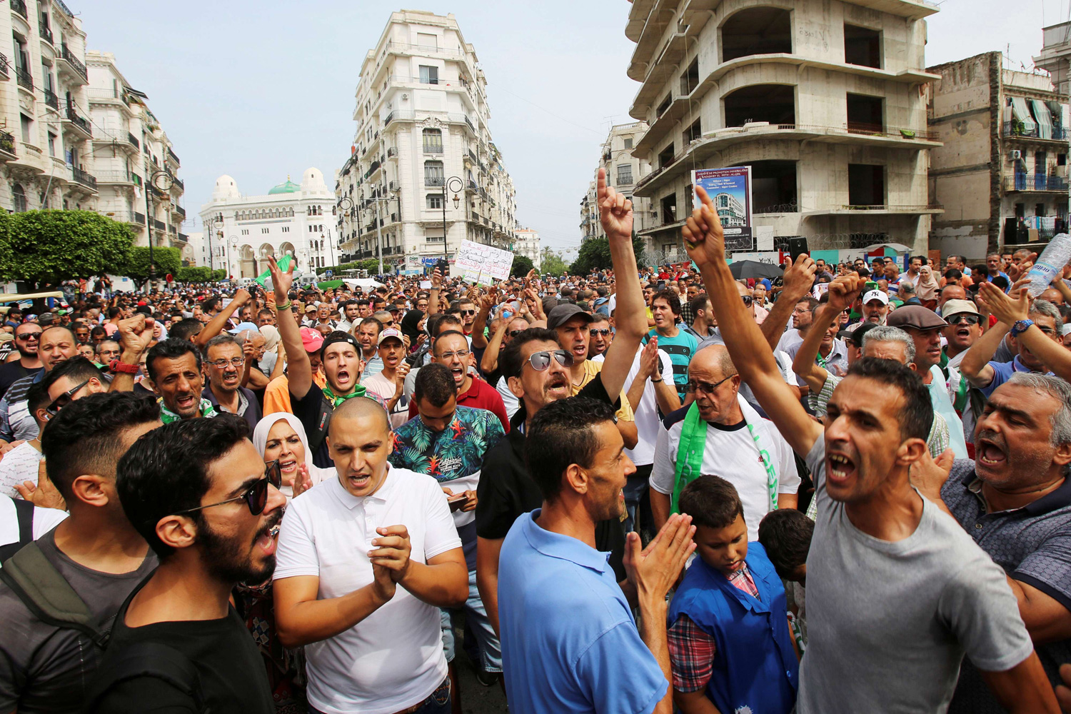 تفكيك خطابه الاحتجاجي ونقل الخوف إلى صفوفه