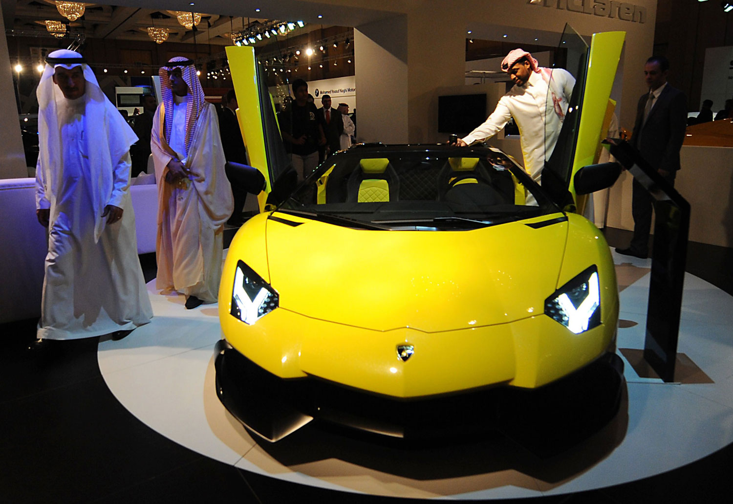 سباق الرفاهية يتسبب بديون 