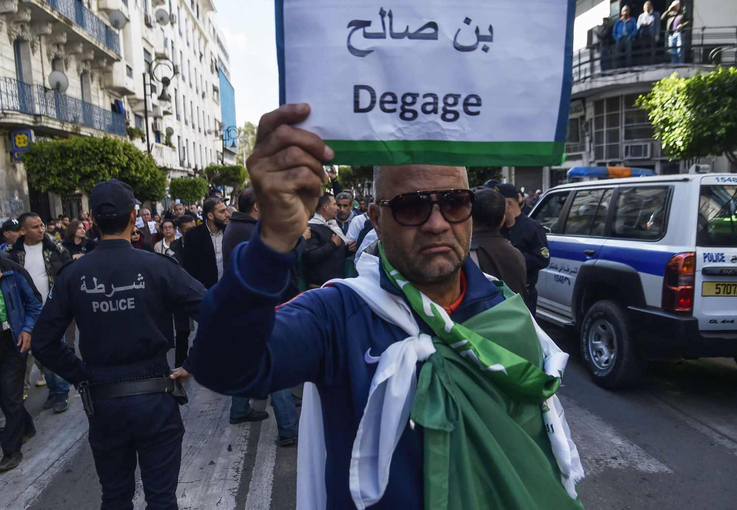 بداية تصدع أحزاب الموالاة وأحزاب المعارضة معا