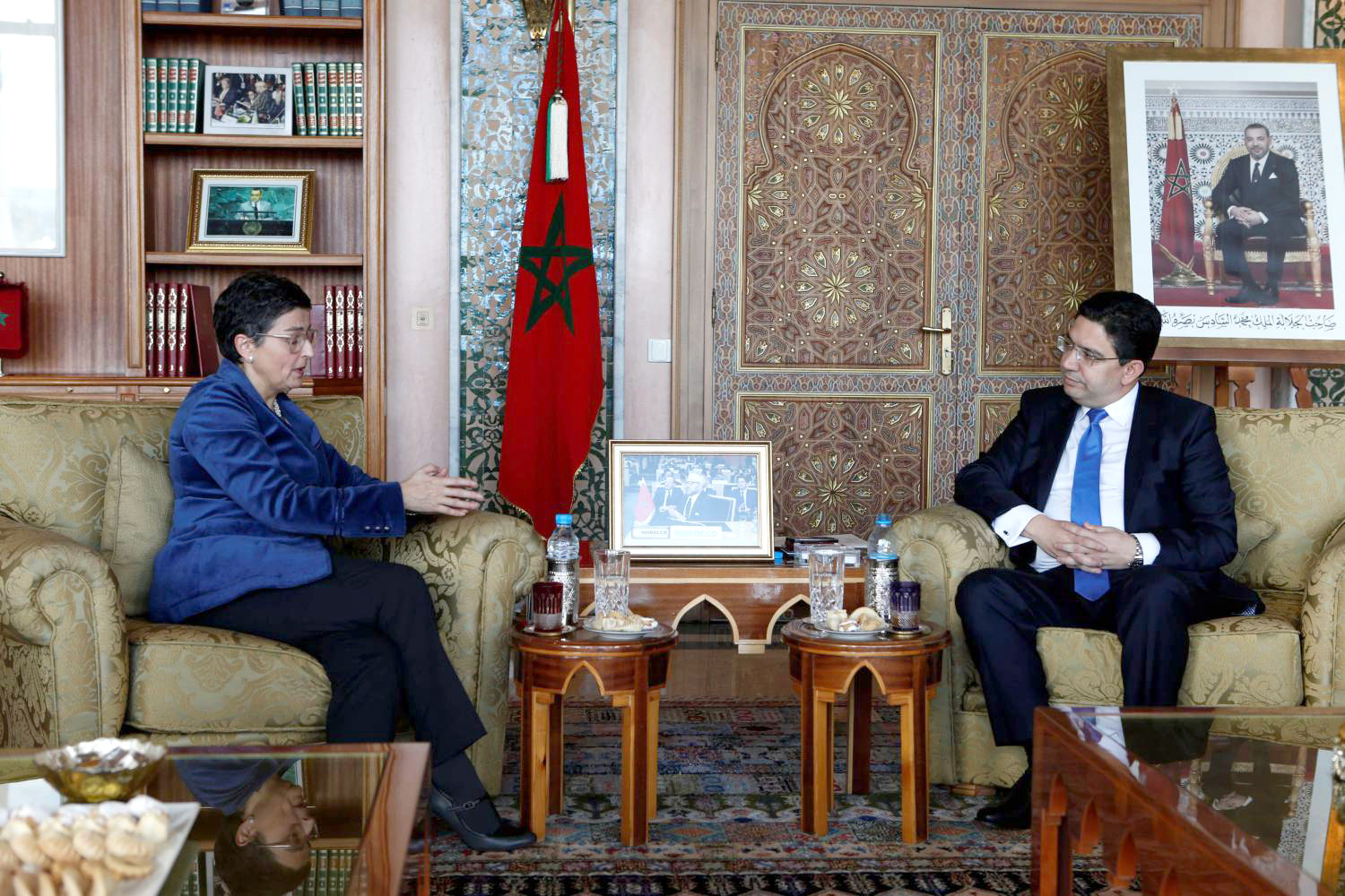 الرباط تذكّر الوزيرة الإسبانية بأفضال المغرب الكثيرة على بلادها، بإشارتها إلى أن المغرب، وعندما كانت إسبانيا في أوج الأزمة الاقتصادية، قدم إعفاءات لاستقبال العمال الإسبان لتيسير ممارسة نشاطهم على أراضيه