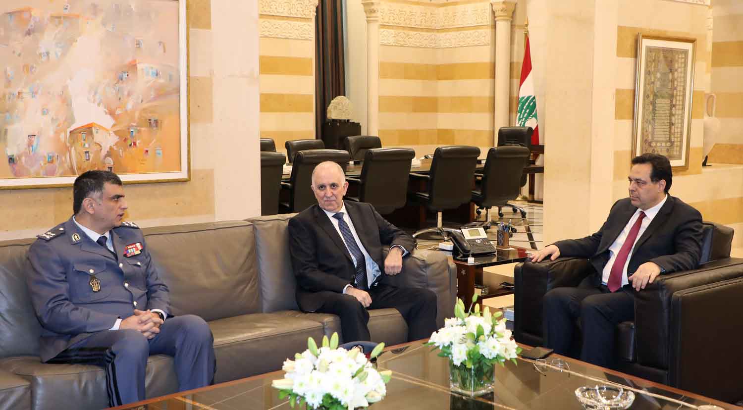 أول إجراءات فهمي بعد توليه حقيبة الداخلية، إصداره أوامره برفع جدران إسمنتية مزنرة بالأسلاك الشائكة تقضم مساحات كبيرة من وسط بيروت، وتغلق شوارع ودروباً ومفترقات تؤدي جميعها إلى مركزي السلطتين التنفيذية والتشريعية
