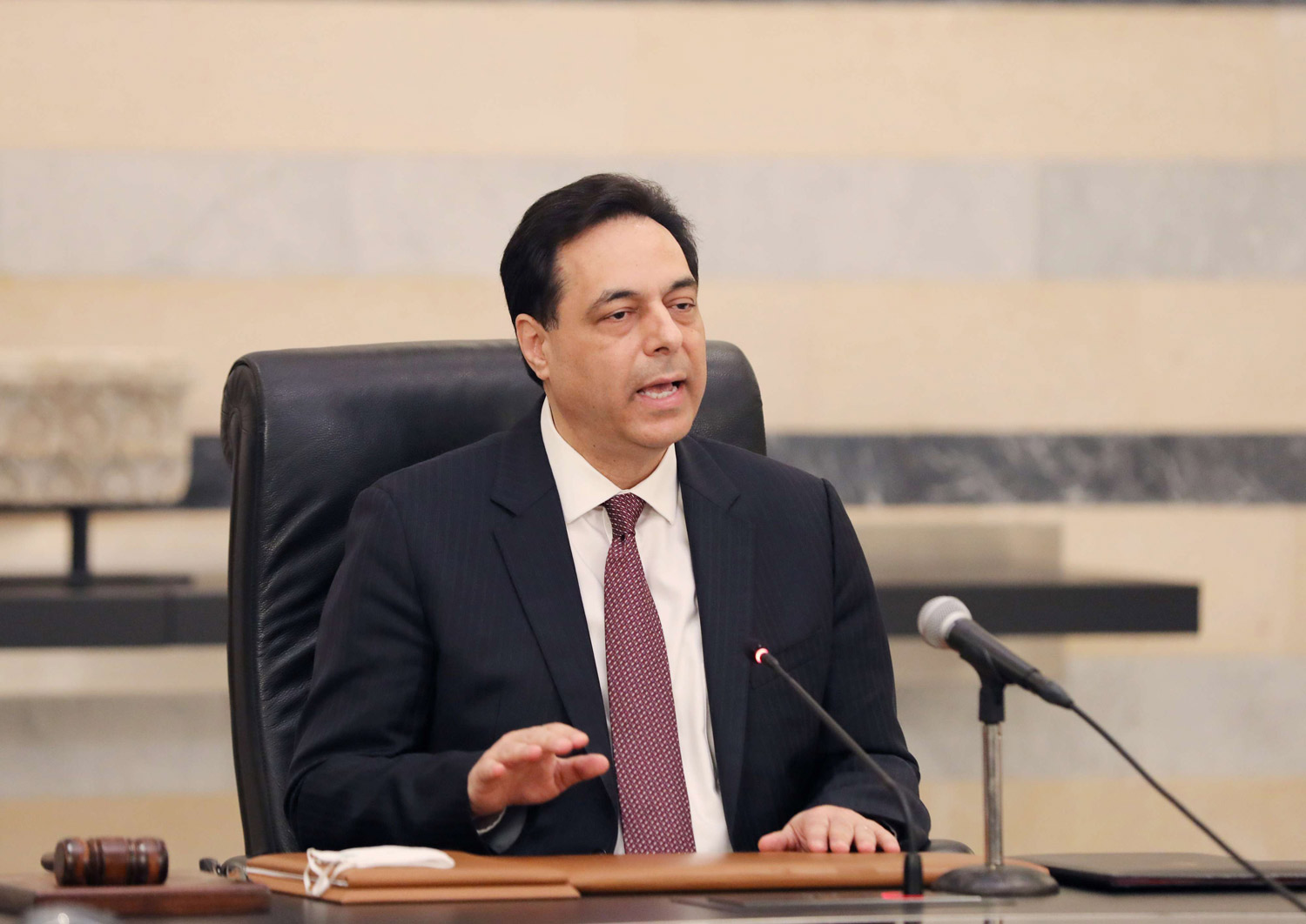 دياب مكبّل من كل الجهات