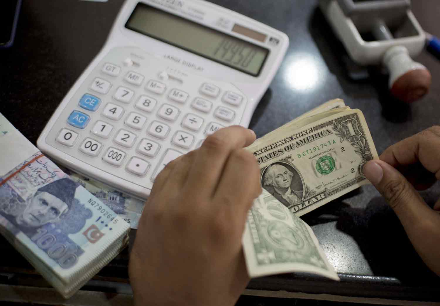 الثقة بالدولار تتراجع