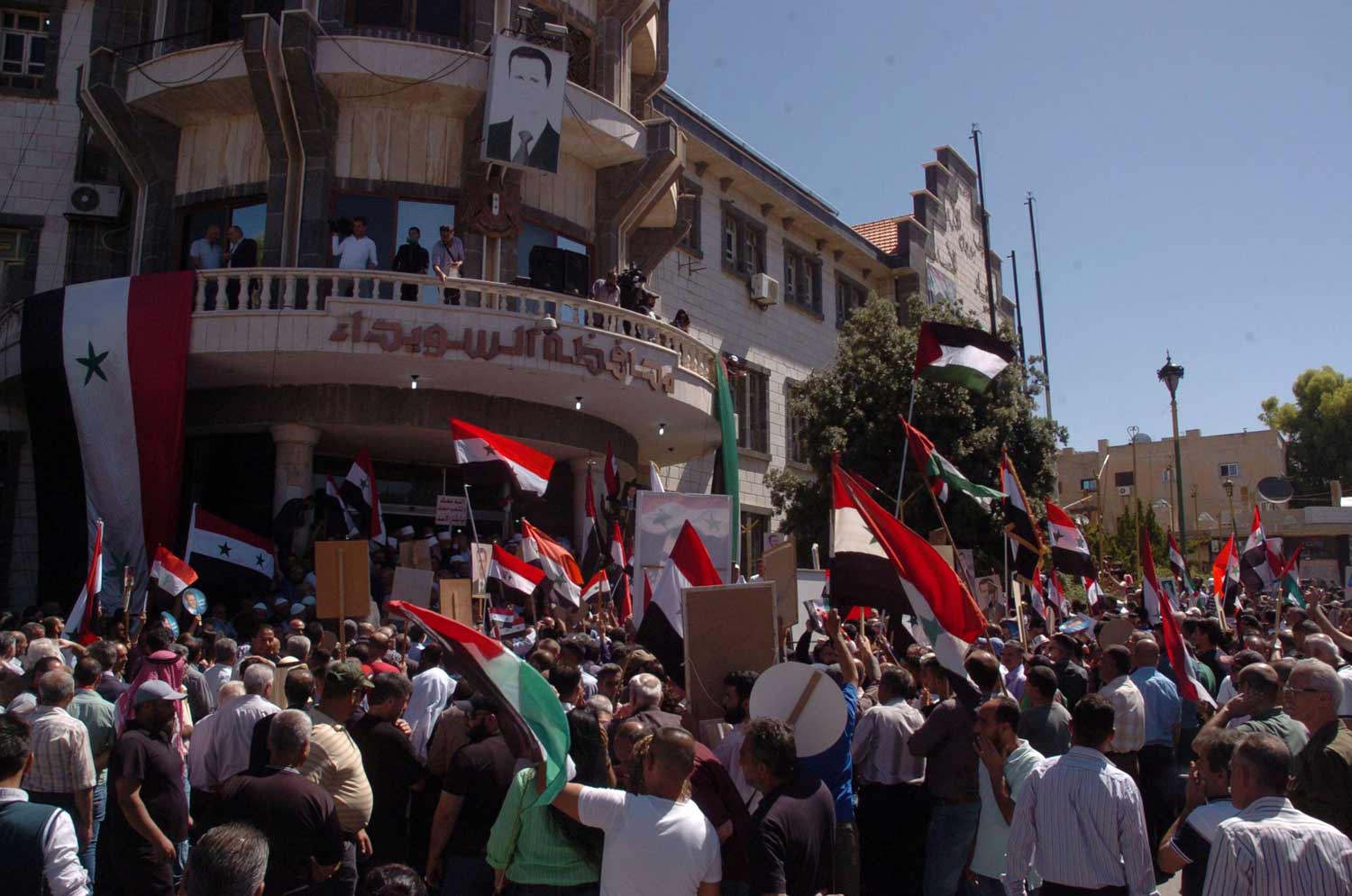 من كانوا يساندون النظام بالأمس أصبحوا اليوم يطالبون برحيله 