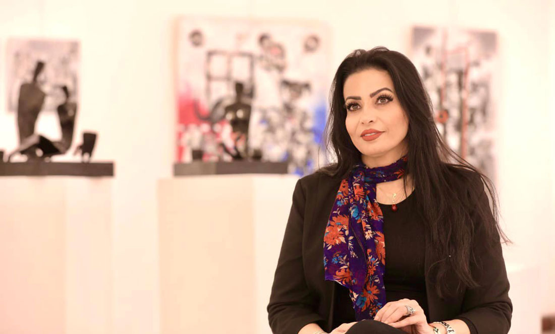 منى مرعي تختزل في لوحاتها الجمال والحياة والحضور المحتدم بتجريدية تعبيرية حاضرة في كل أعمالها