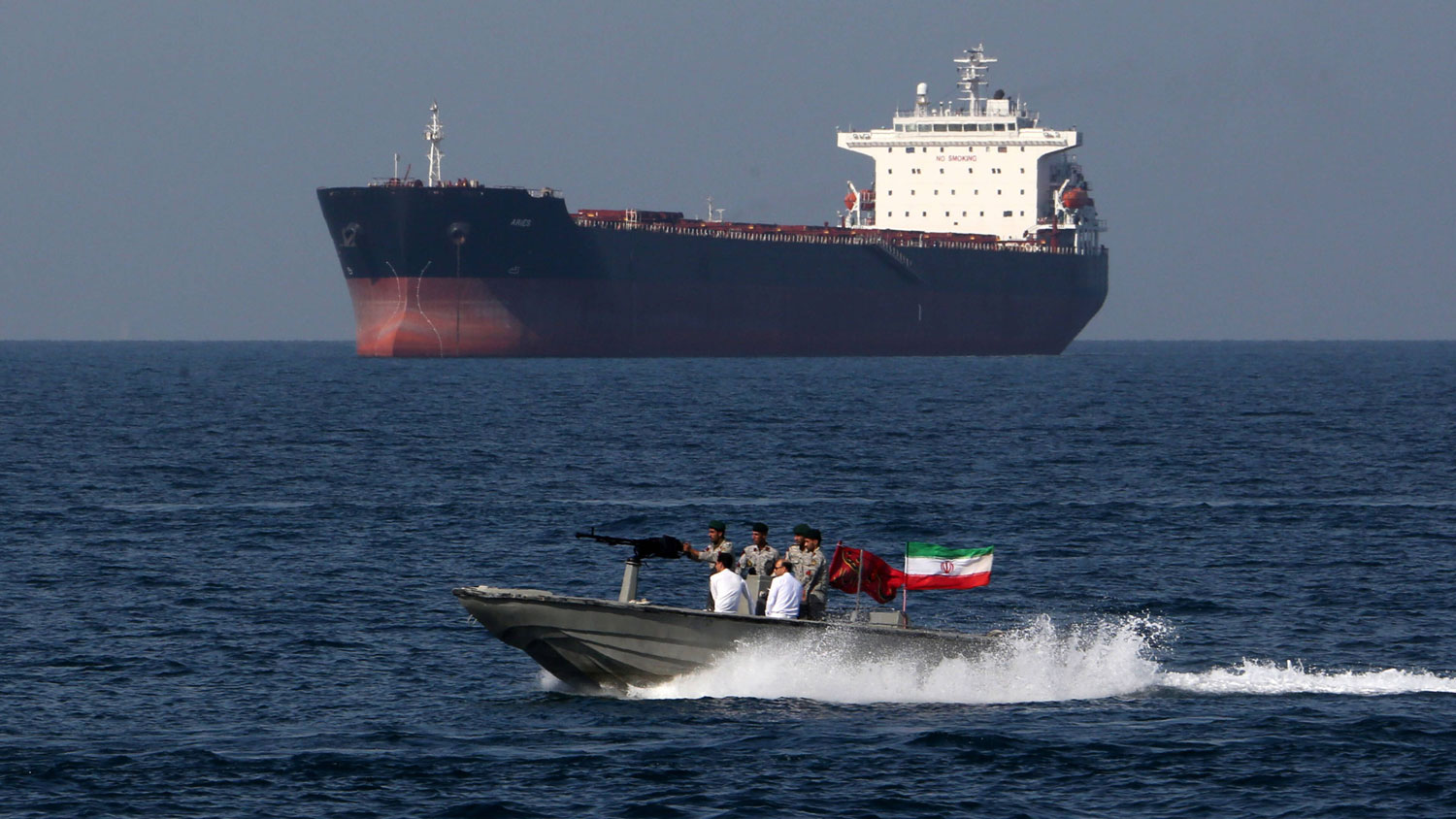 استمرار إيران في الاستيلاء على ناقلات النفط في الخليج الذي يحشد إسبر من أجل أمنه الكثير من الحلفاء حول العالم، يسارع بالدفع لتشكيل مشروع استراتيجي مضاد وكبير