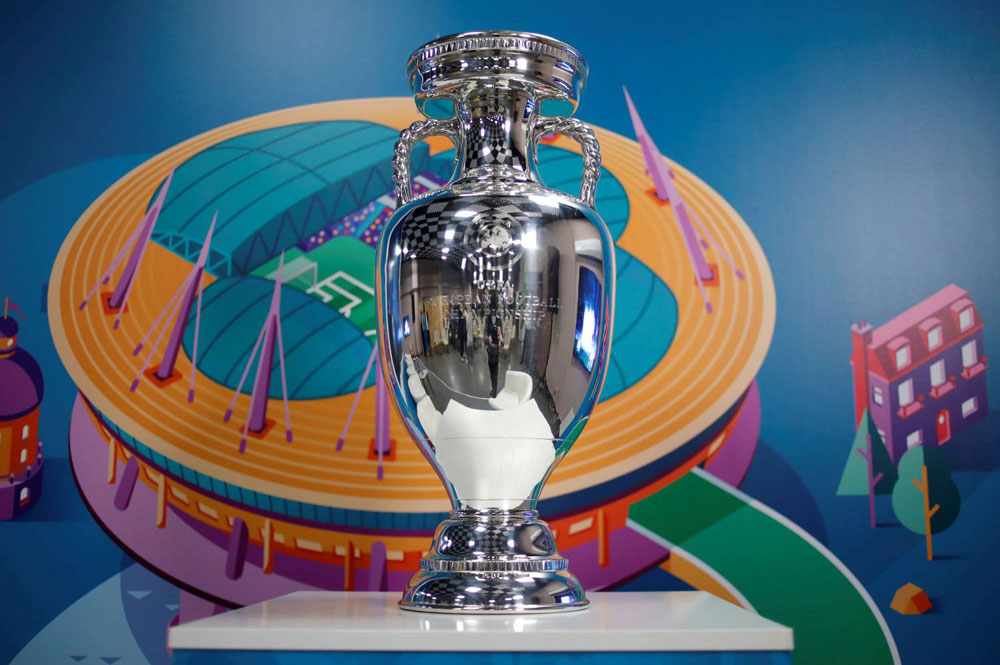 الاتحاد الأوروبي يحتاج إلى وضع اللمسات الأخيرة على خططه لنهائيات كأس أوروبا المقررة الصيف المقبل في 12 مدينة