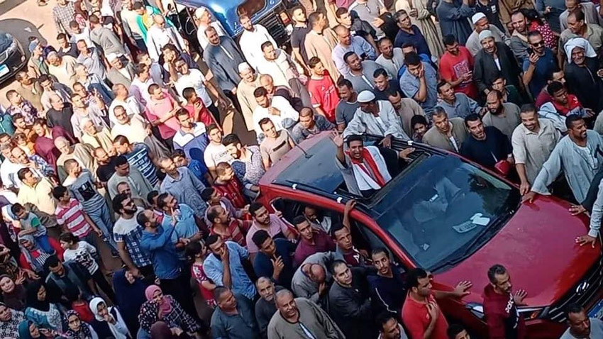 الشيشيني يشكّل حالة عصية على الفهم في الشارع المصري، فكيف لشاب لا يمتلك الحد الأدنى من العلاقات مع دوائر السلطة أو المال أن يفوز على مرشحين لهم باع طويل في السياسة.