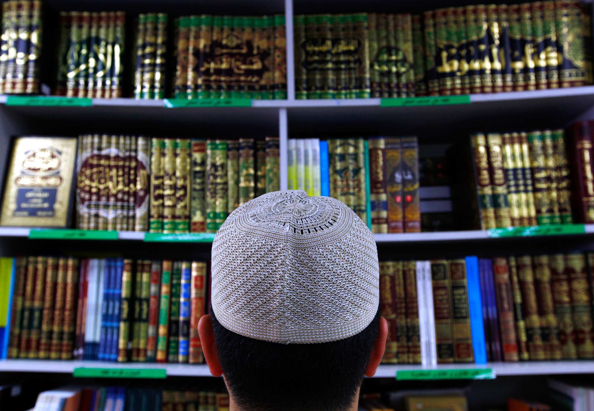 رسائل علمية بجامعة الأزهر تعتمد كتبا تحضّ على التطرف
