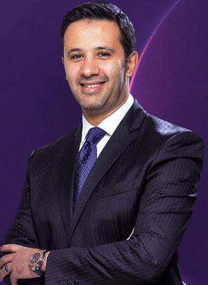 ◙ خليل اعتاد أن ينتقي عباراته بدبلوماسية، مستغلا عمله السابق في التلفزيون المصري كمراسل بوزارة الخارجية وجامعة الدول العربية ورئاسة الجمهورية