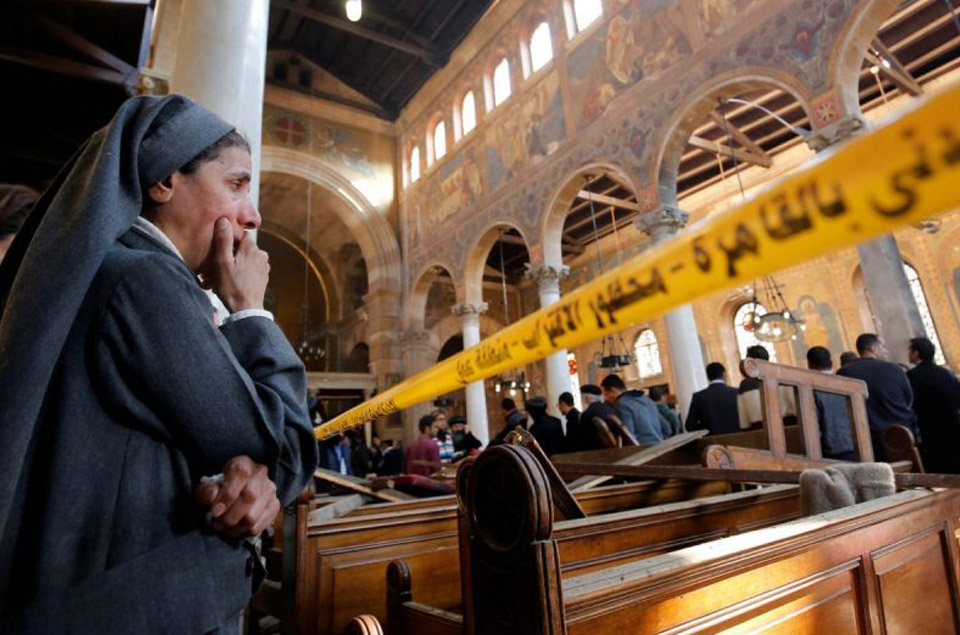 قتل الأنبا إبيفانيوس يتشابه مع حوادث كنسية لافتة، مثل واقعة الإسكندرية الشهيرة في عام 414 م بعد صراع محتدم بين تيارين؛ أحدهما تنويري بقيادة الفيلسوفة هيباتيا، وآخر بقيادة الأسقف كيرلس الأول الذي اتهمها بالهرطقة
