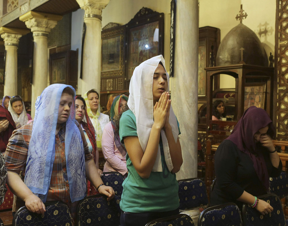 هل يستغل المتطرفون الأزمة الحالية وتوق المسيحيين الطبيعي إلى الصلاة في أزمنة الشدة، والراحة النفسية التي تمنحها العلاقة مع رجال الدين، لجذب المزيد من الأتباع إليهم؟