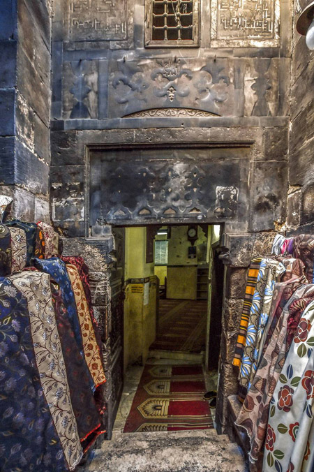 بلا زبائن ولا سياح