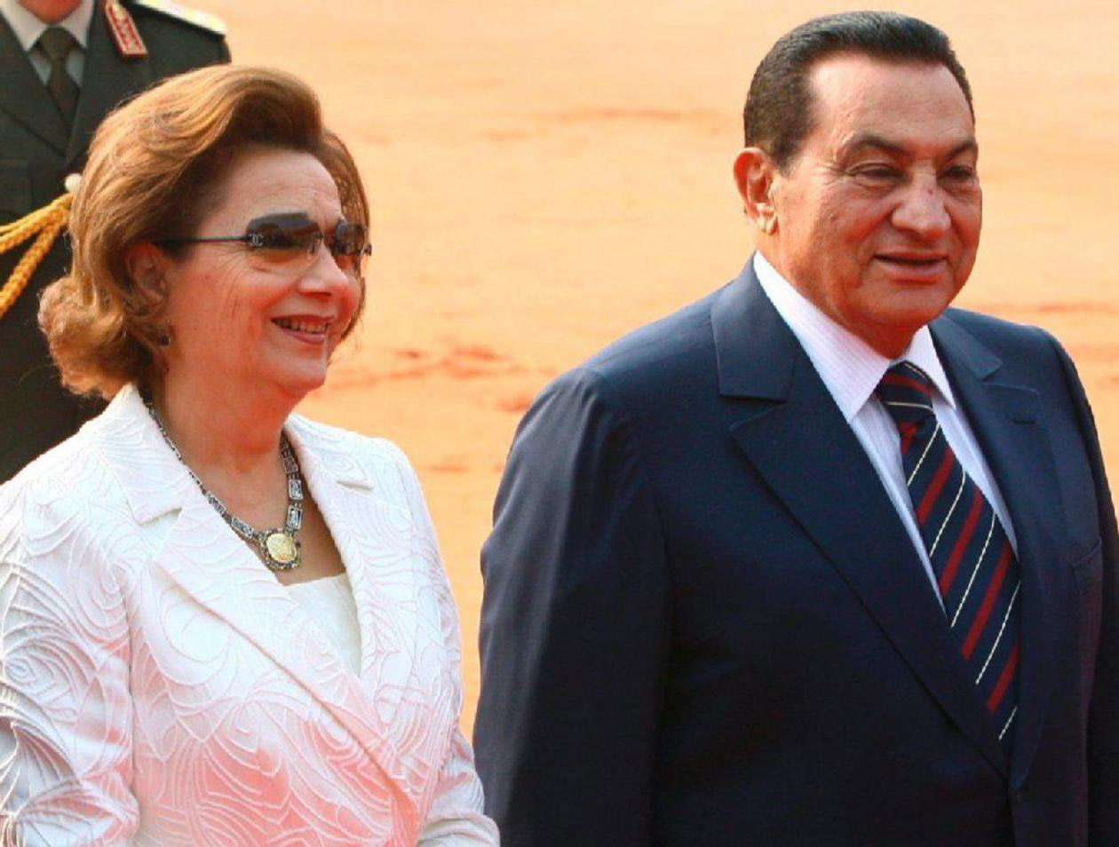 جيهان يحسب لها أنها جريئة في التمسك بمبادئها، فهي التي أنصفت مبارك وقالت عنه إنه «شخصية عسكرية منضبطة»
