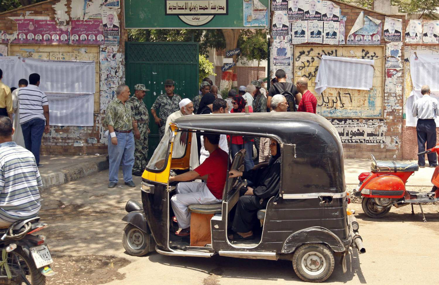 تغيب وسائل النقل العمومي فيحضر التوك توك