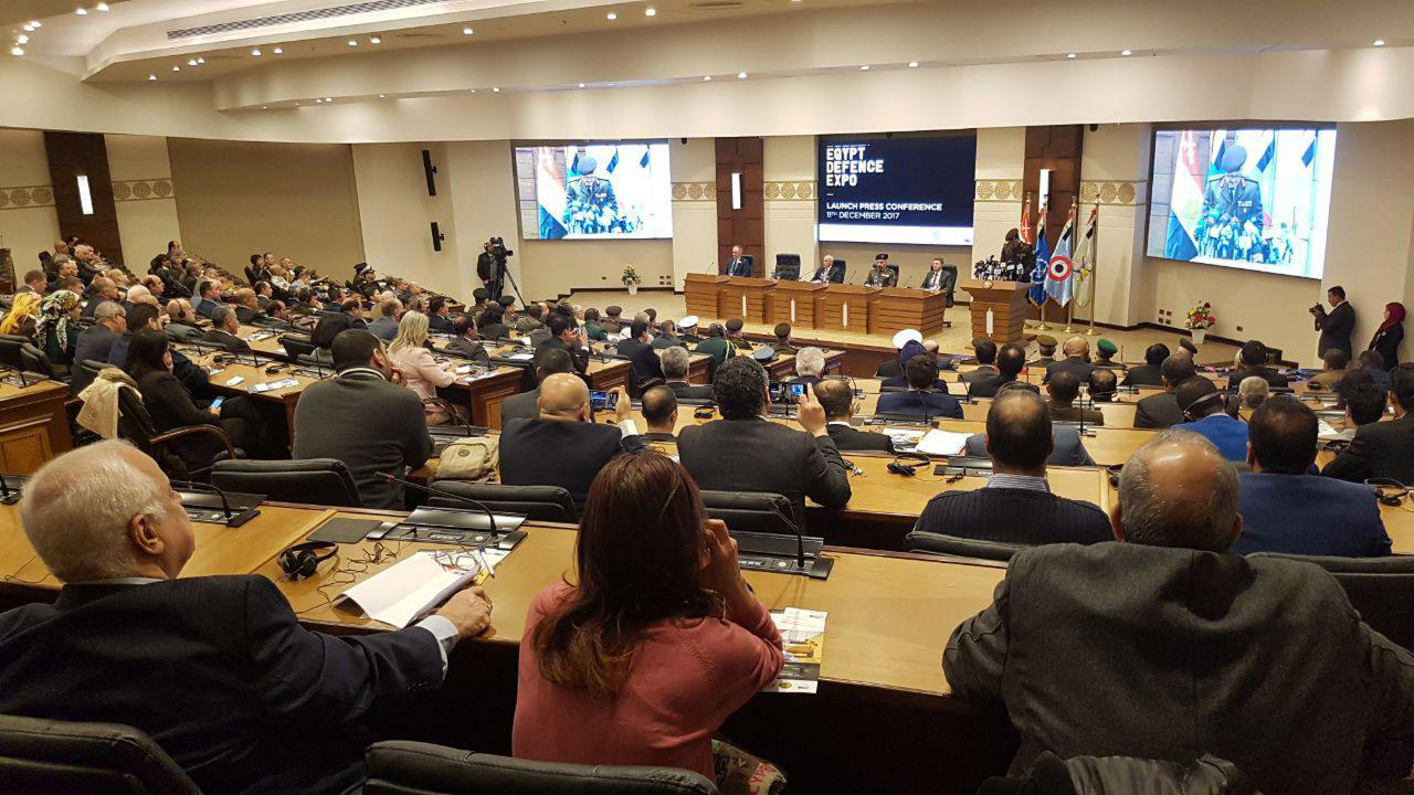 مصر تغير من استراتيجيتها المتبعة بشأن توقيع عقود استيراد السلاح، وتطالب بوضع شروط تضمن نقل خبرة تصنيعها إلى الداخل
