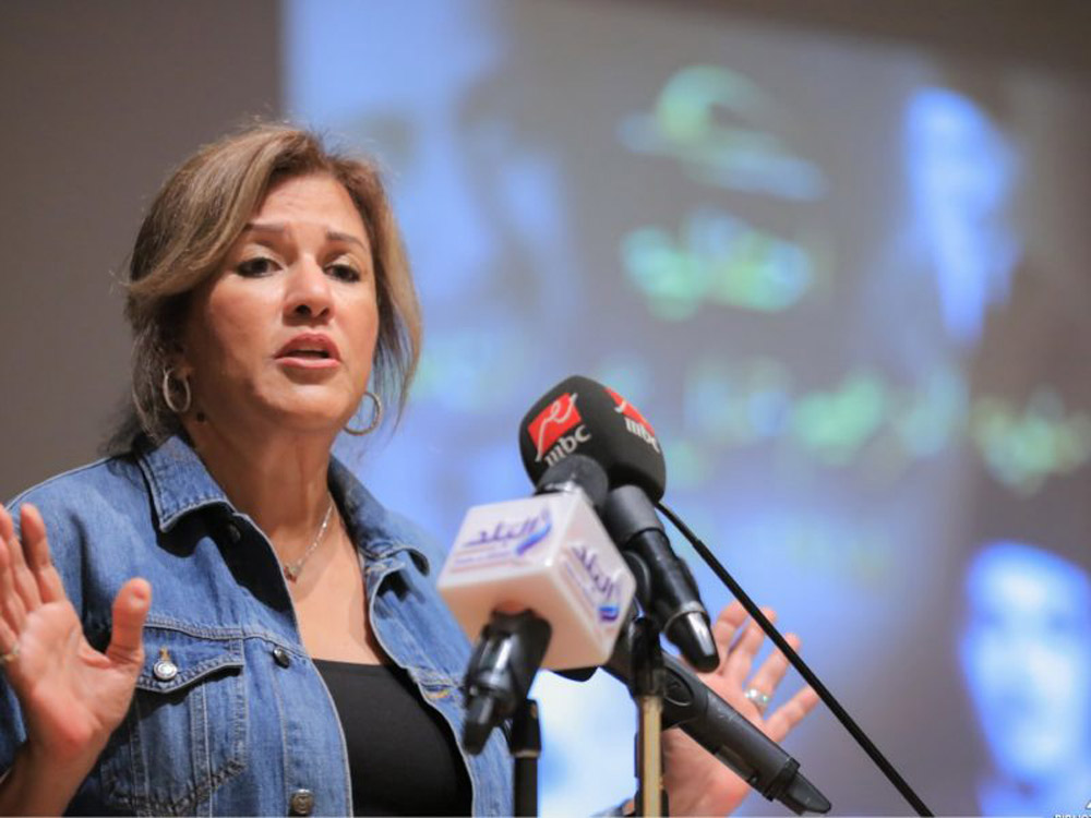 وجود شخصية مثلها بالقرب من مطبخ الحكم، ولو من خلال عضوية مجلس الشيوخ، يحمل منفعة متبادلة للطرفين