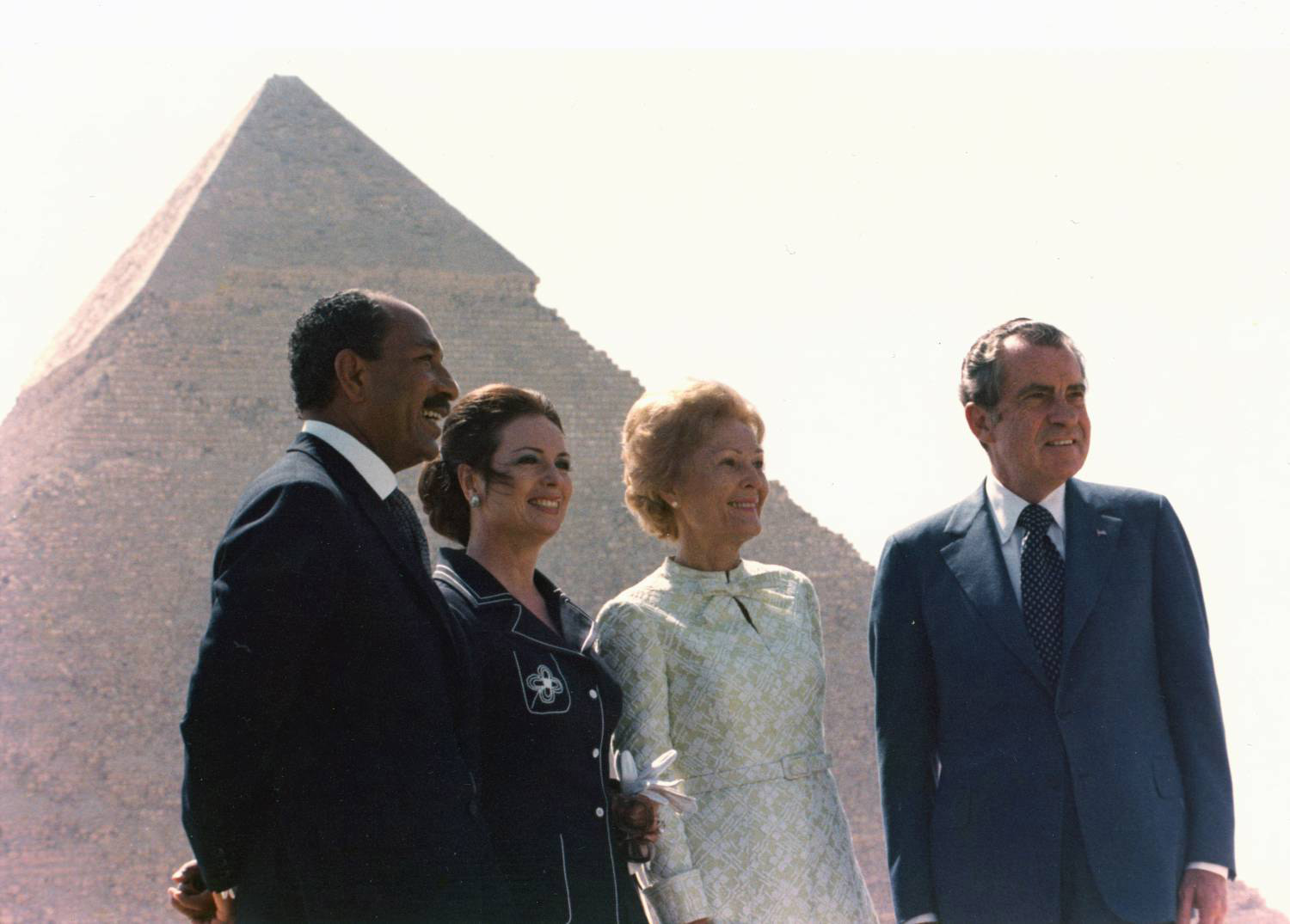 ظهور جيهان وهي تتحدث في شهر أكتوبر من كل عام بات علامة حول أسرار زوجها، وحرب أكتوبر 1973وما تبعها من إبرام اتفاقية السلام