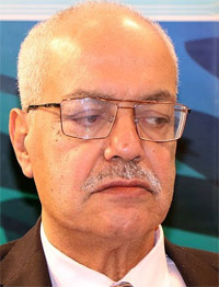 المفكر القبطي كمال زاخر طالب المجمع المقدس بدراسة الوضع الحالي بدلا من حالة الشد والجذب الموجودة في المنتديات الكنسية