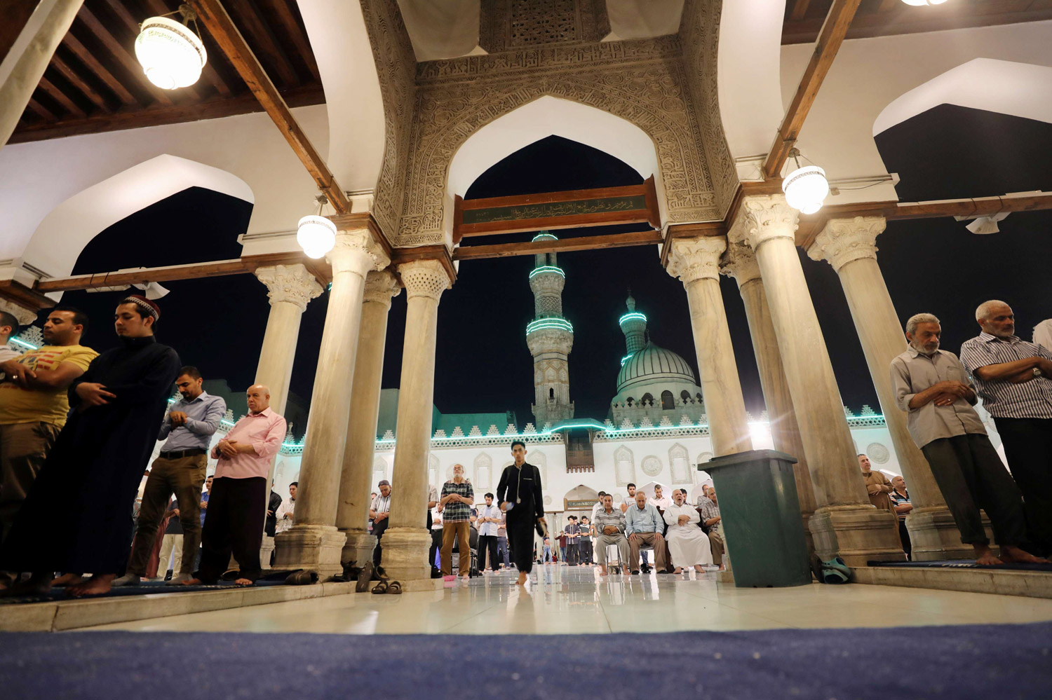 الناس يحرصون على شكليات في الفرائض والنوافل كأنها أحد أركان الإسلام