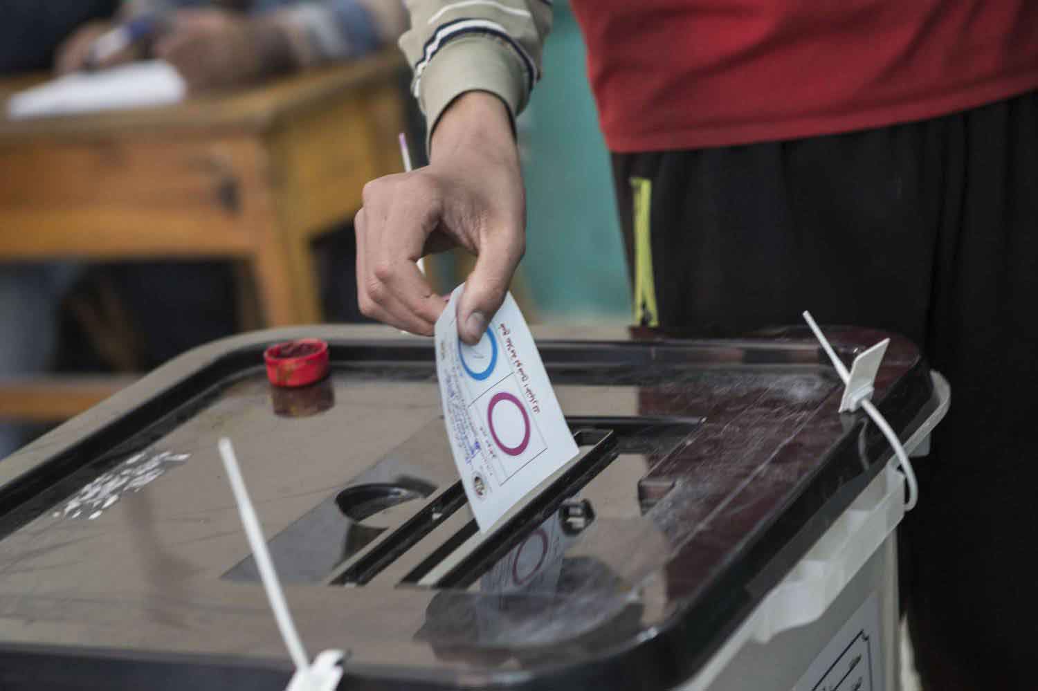 المصريون يصوتون في استفتاء على تعديلات دستورية تمدد حكم السيسي