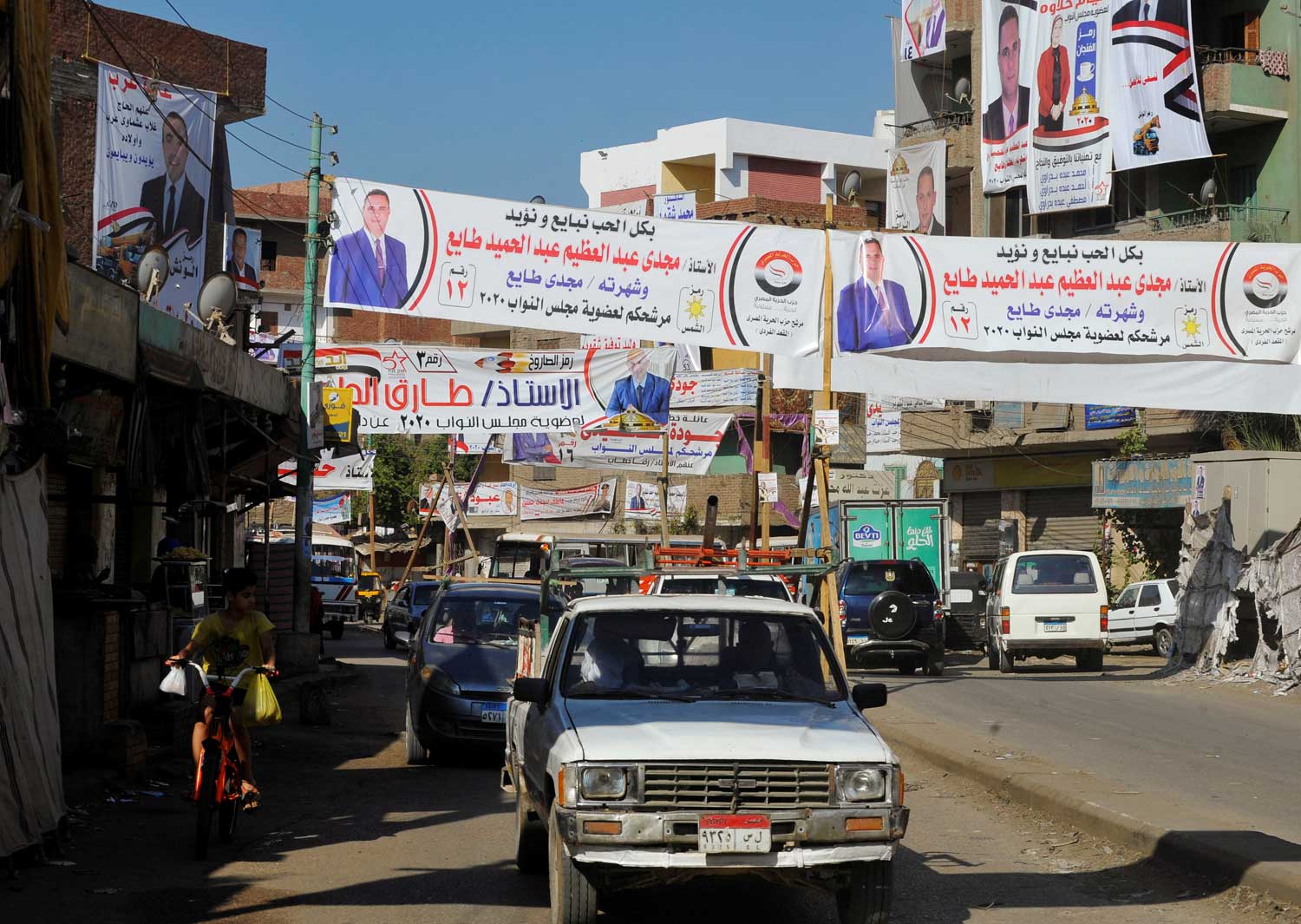 دعائية للمرشحين في شوارع المدن المصرية
