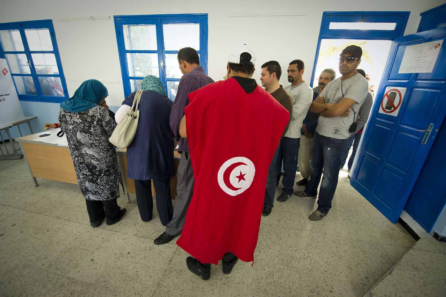 انتخابات رئاسية مبكرة تخلط أوراق الأحزاب في تونس