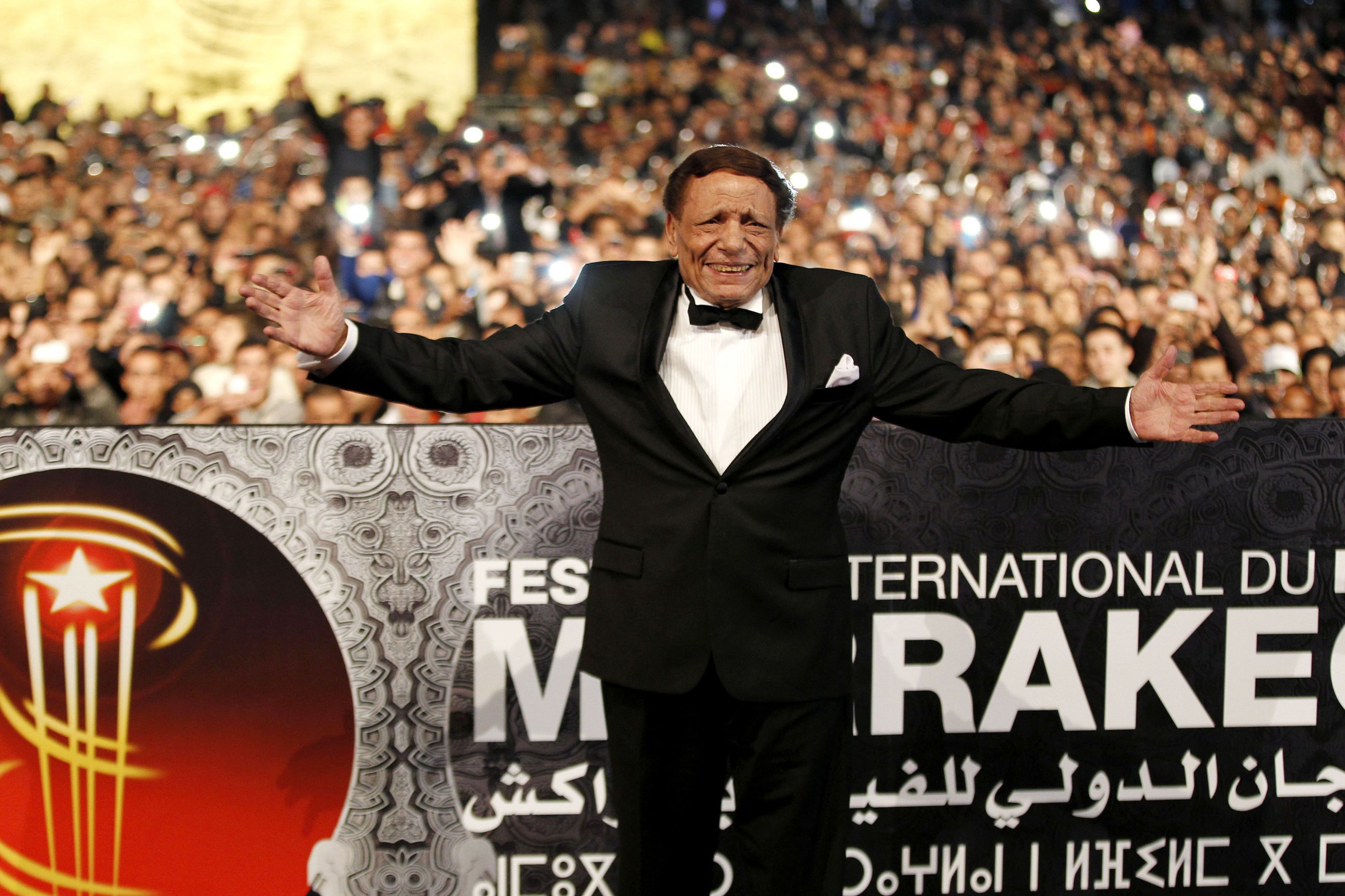 عادل إمام استفاد بشكل خاص من تجربة عبدالحليم حافظ حيث جمعتهما صداقة متينة كان لها الأثر على تطوير ذكائه الاجتماعي