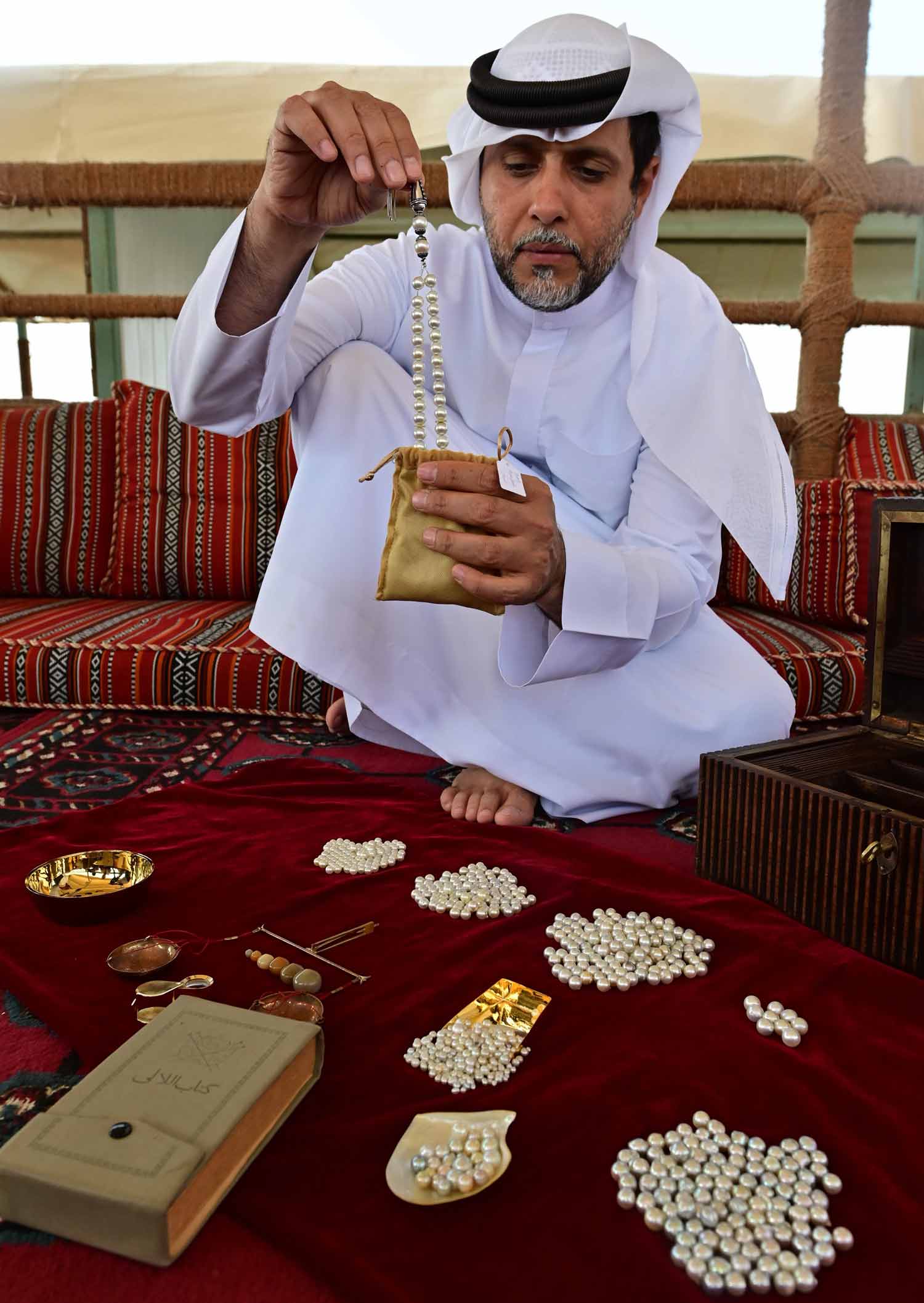 أنواع وألوان مختلفة من اللؤلؤ