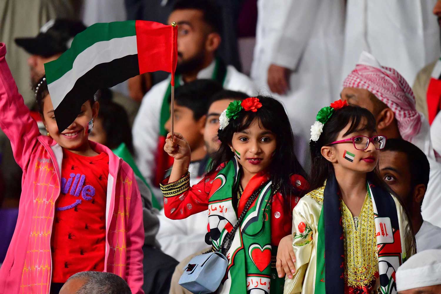 المنتخب الإماراتي يحظى بدعم جماهيره 