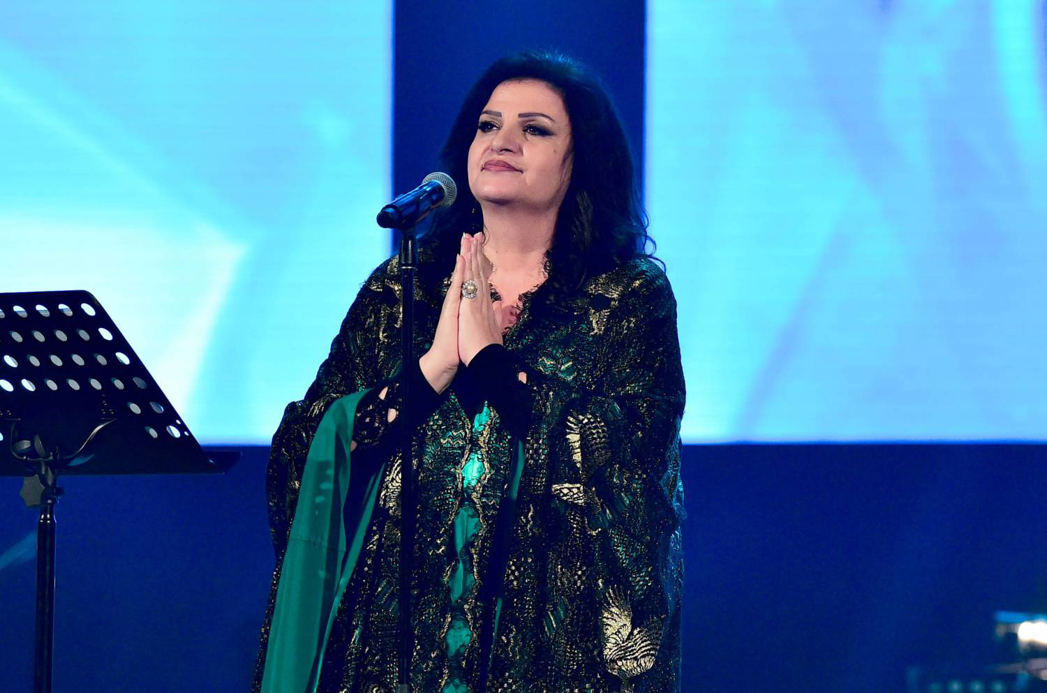 الفنانة اللبنانية جاهدة وهبة تغني قصائد عبدالله بن محمد بلحيف النعيمي في حب الإمارات في عام زايد