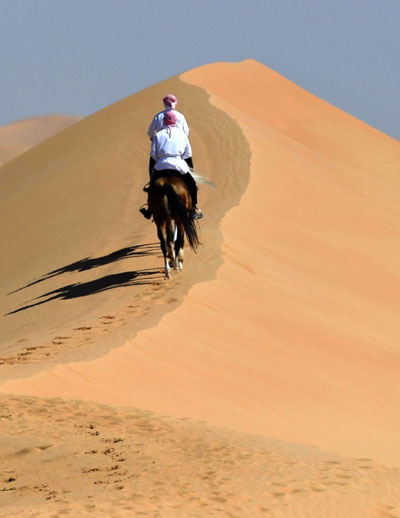 أجواء الإمارات الصحراوية تستقبل جميع محبي المغامرة 