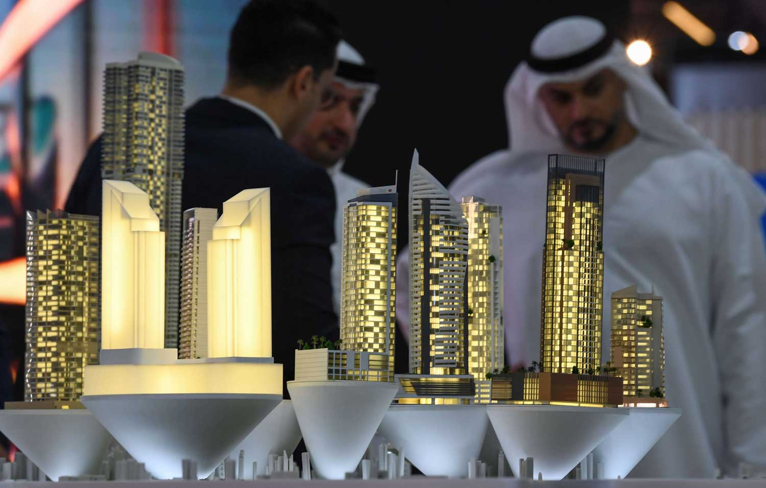 الإمارات تريد أن تنتشل الناس من مستنقع الجهل إلى العلم والتقدم الاقتصادي والتقني