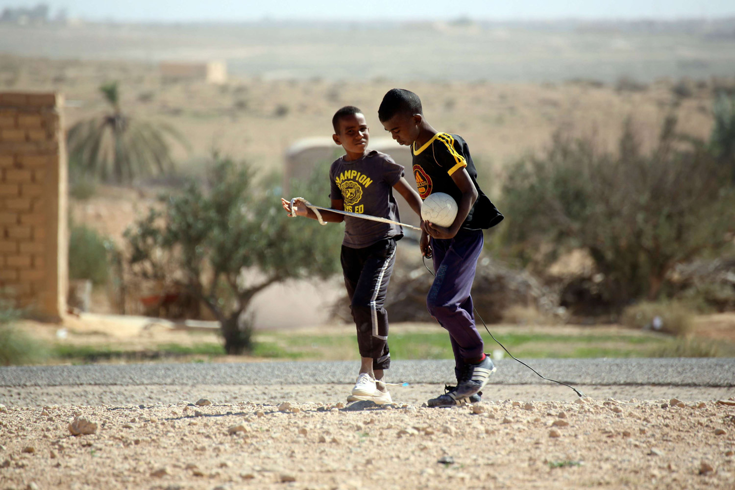 الميز العنصري  لا يقتصر على أصحاب البشرة السوداء الأجانب فقط بل هو مسلط أيضا على التونسيين