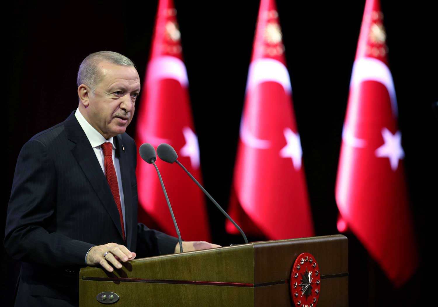 قضايا أردوغان المرفوعة ضد المنتقدين له في التغريدات تحولت إلى مادة للسخرية على مواقع التواصل الاجتماعي،
