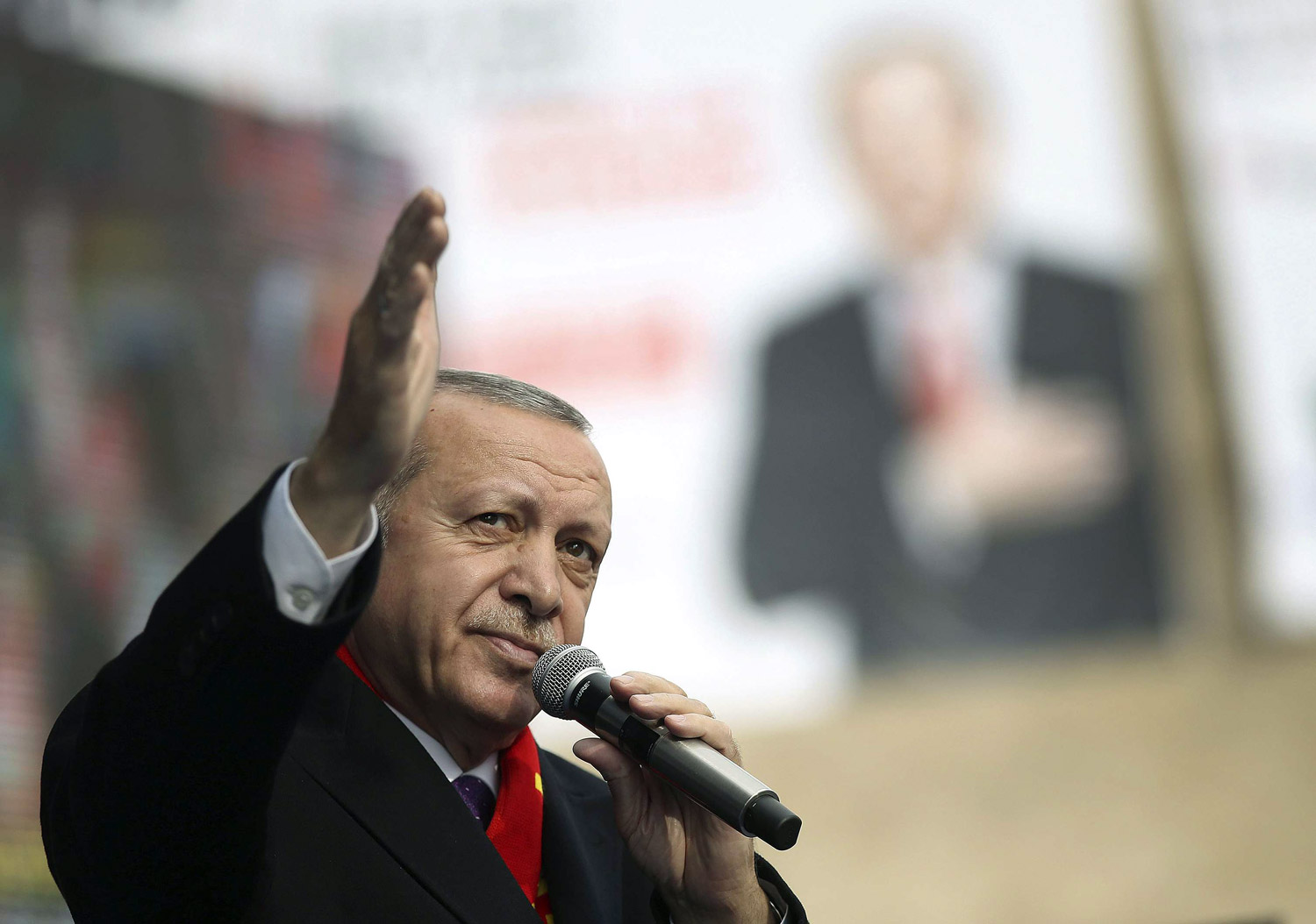 رجب طيب أردوغان يدعو بوتين إلى شق حلف الأطلسي الذي خدم تركيا
