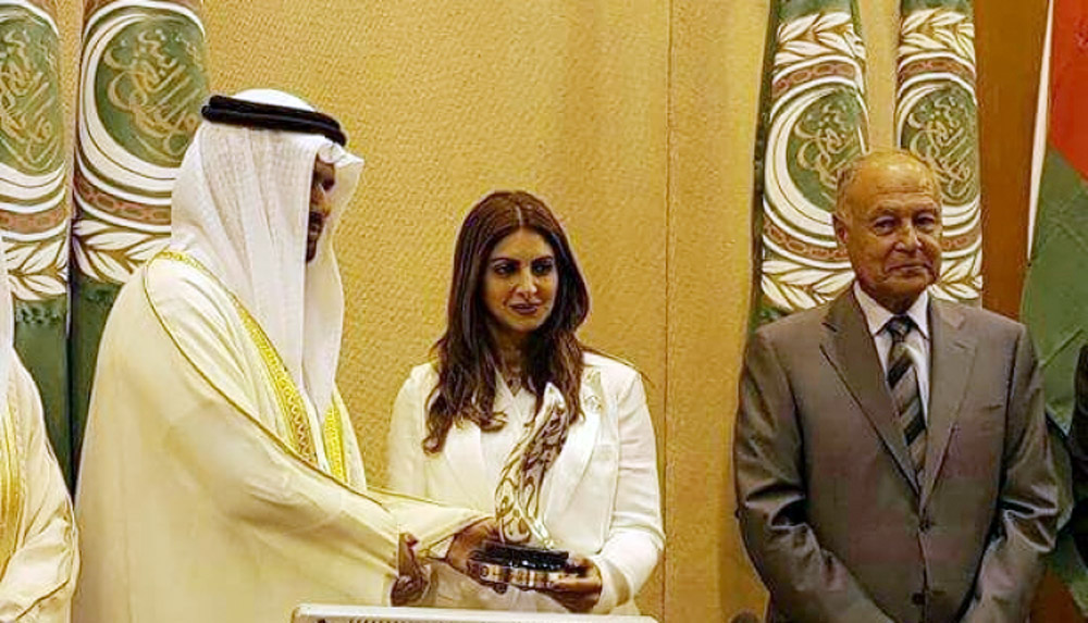 السويدي تقدم نموذجا عمليا في العمل على خدمة الناس وأداء دور اجتماعي واسع، بما يتجاوز ذلك الدور الذي تلعبه سيدات الأعمال ونجوم مجتمع المشاهير