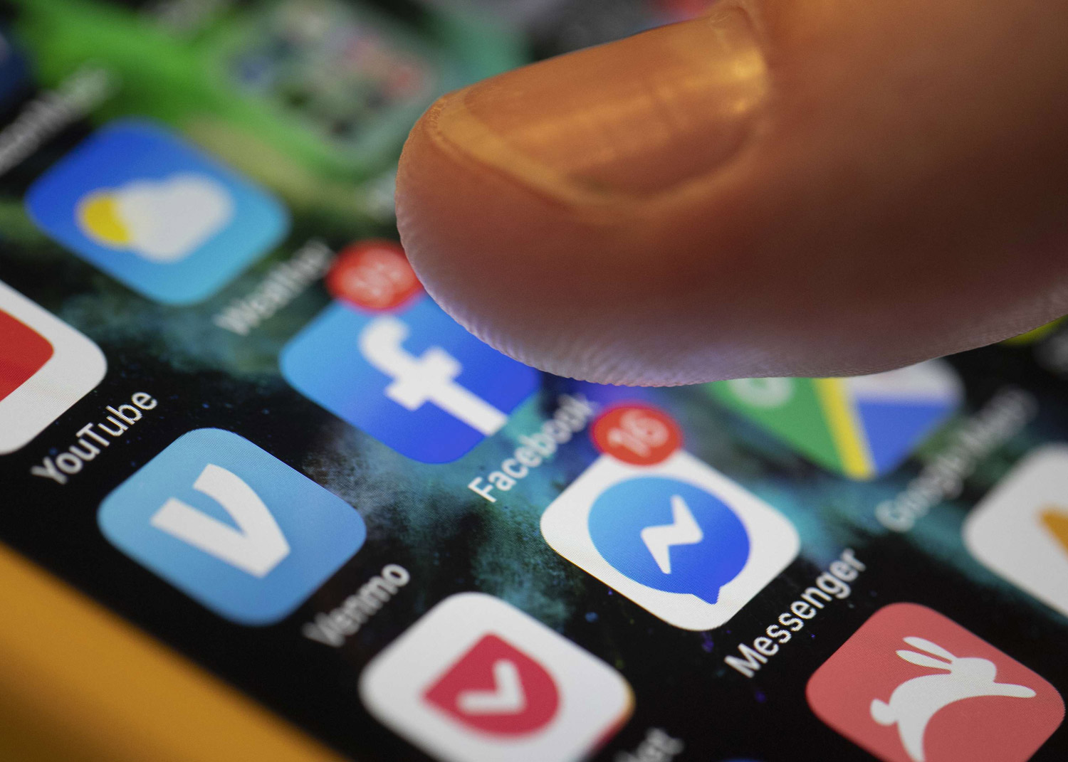 مواقع التواصل حلّ للارتباط