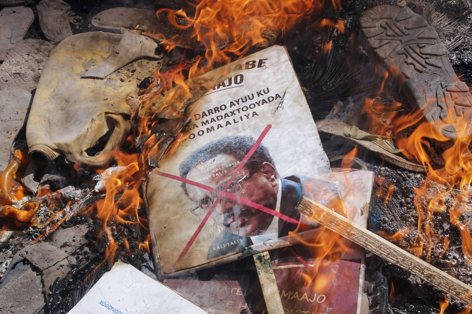احتجاجات عنيفة تنذر بتفاقم أزمات الصومال