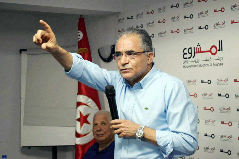 مرزوق مشغول بالأرقام والحسابات، فهو سياسي محنك وعتيق، لكنه دافئ القلب لمن يطلع على اعترافاته الوجدانية وأوراقه الأدبية، وخصوصا ديوانه الأخير “جنازة مشمسة” الذي أهداه لصديقه الراحل شكري بلعيد.
