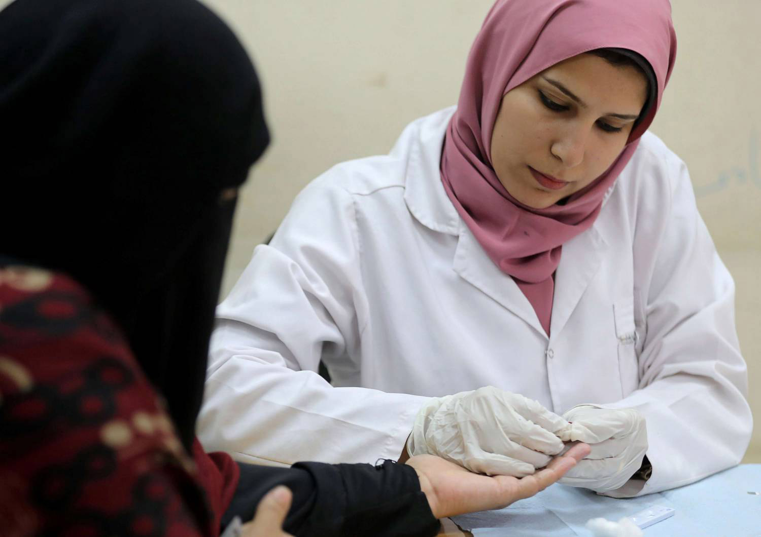  50 بالمئة من النساء تفضلن التعامل مع طبيبات