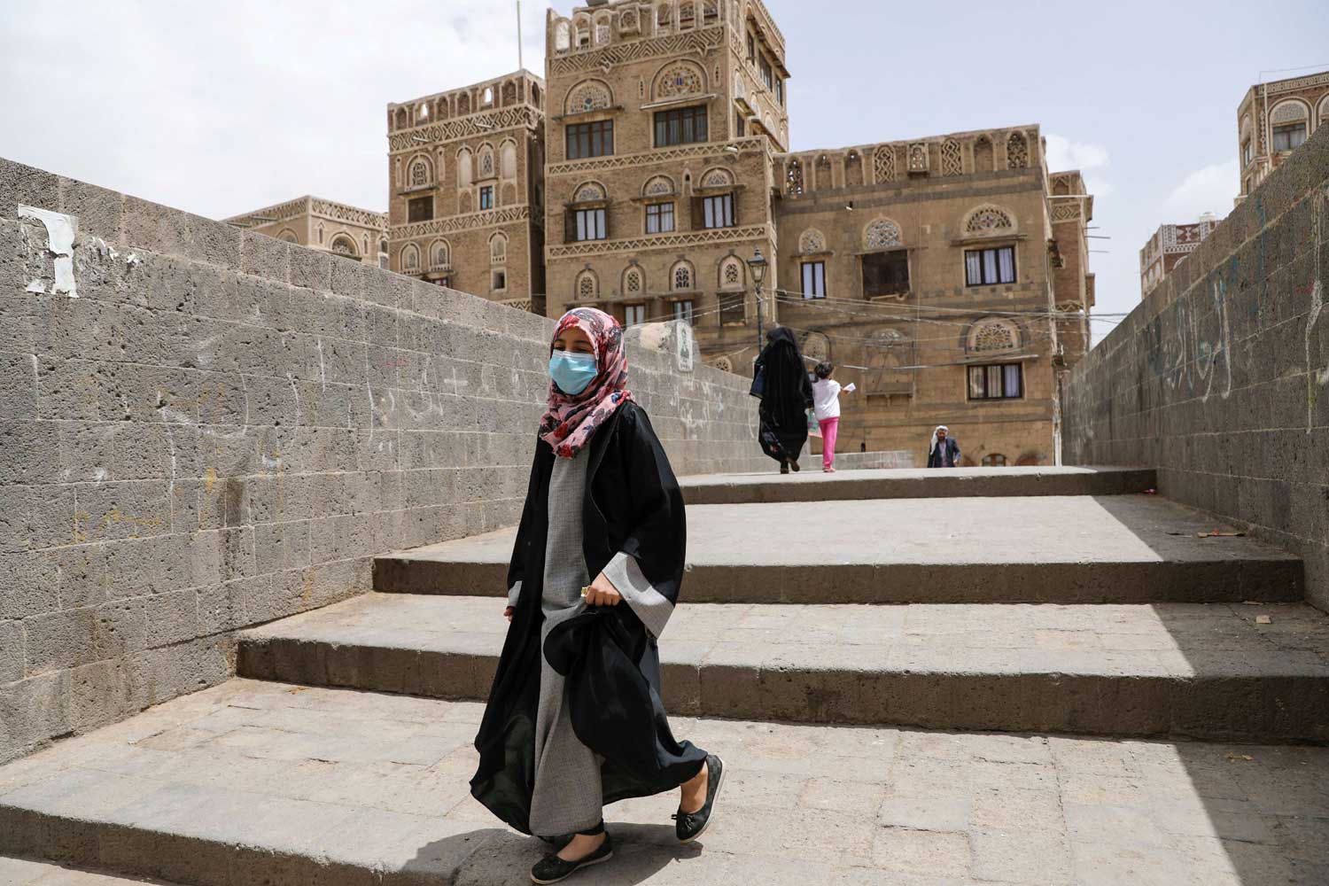 خروقات الحوثيين تزيد مخاوف اليمنيين من كورونا