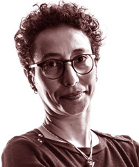 آمنة نجار صانعة الأفلام والصحافية التونسية وهي كاتبة ومخرجة الفيلم القصير "كارفور السعادة" أحد الأفلام الخمسة في "أفلامهُنّ"