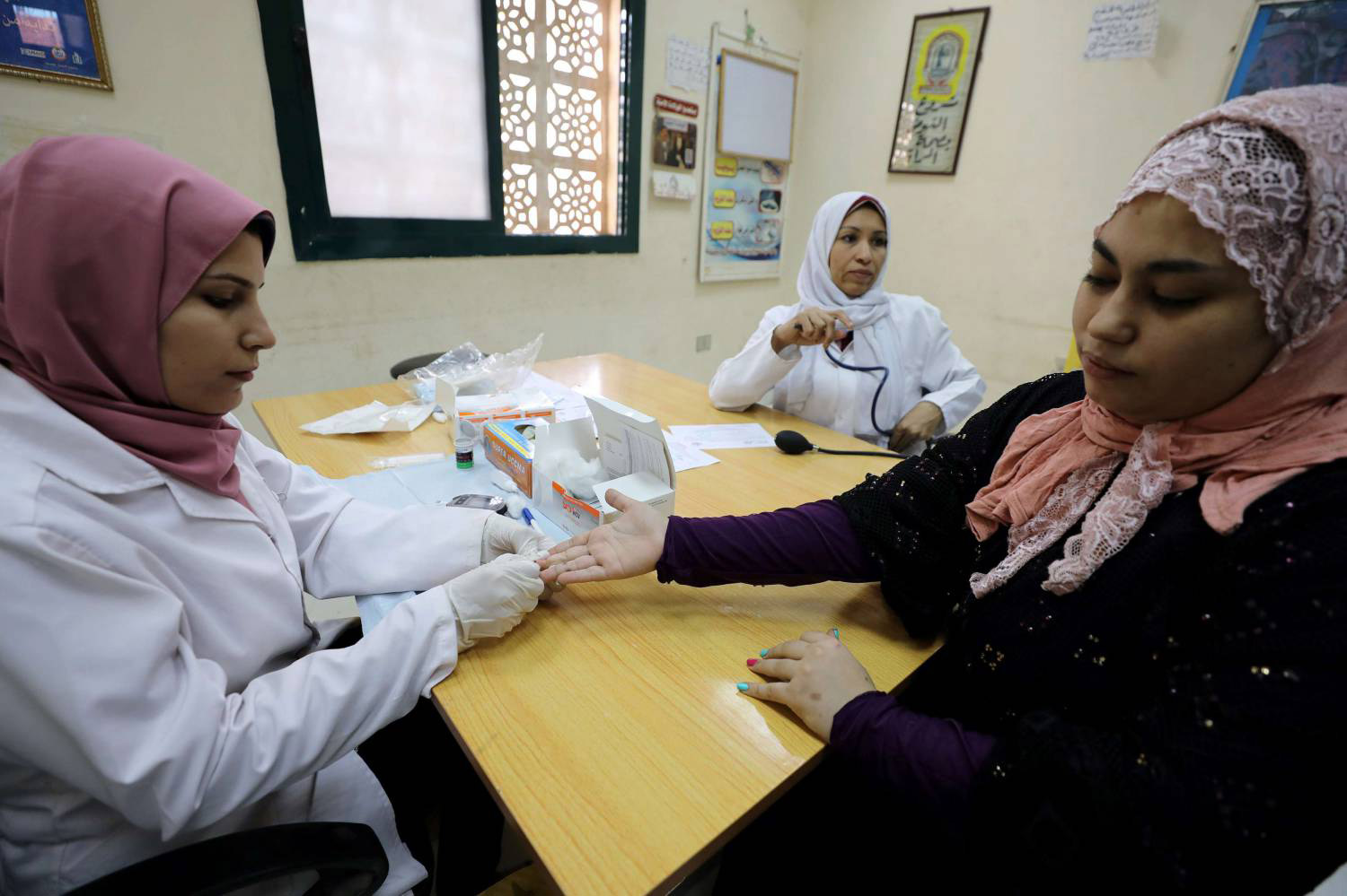 تجارب المرضى مع الطبيب تضعه موضع التقييم