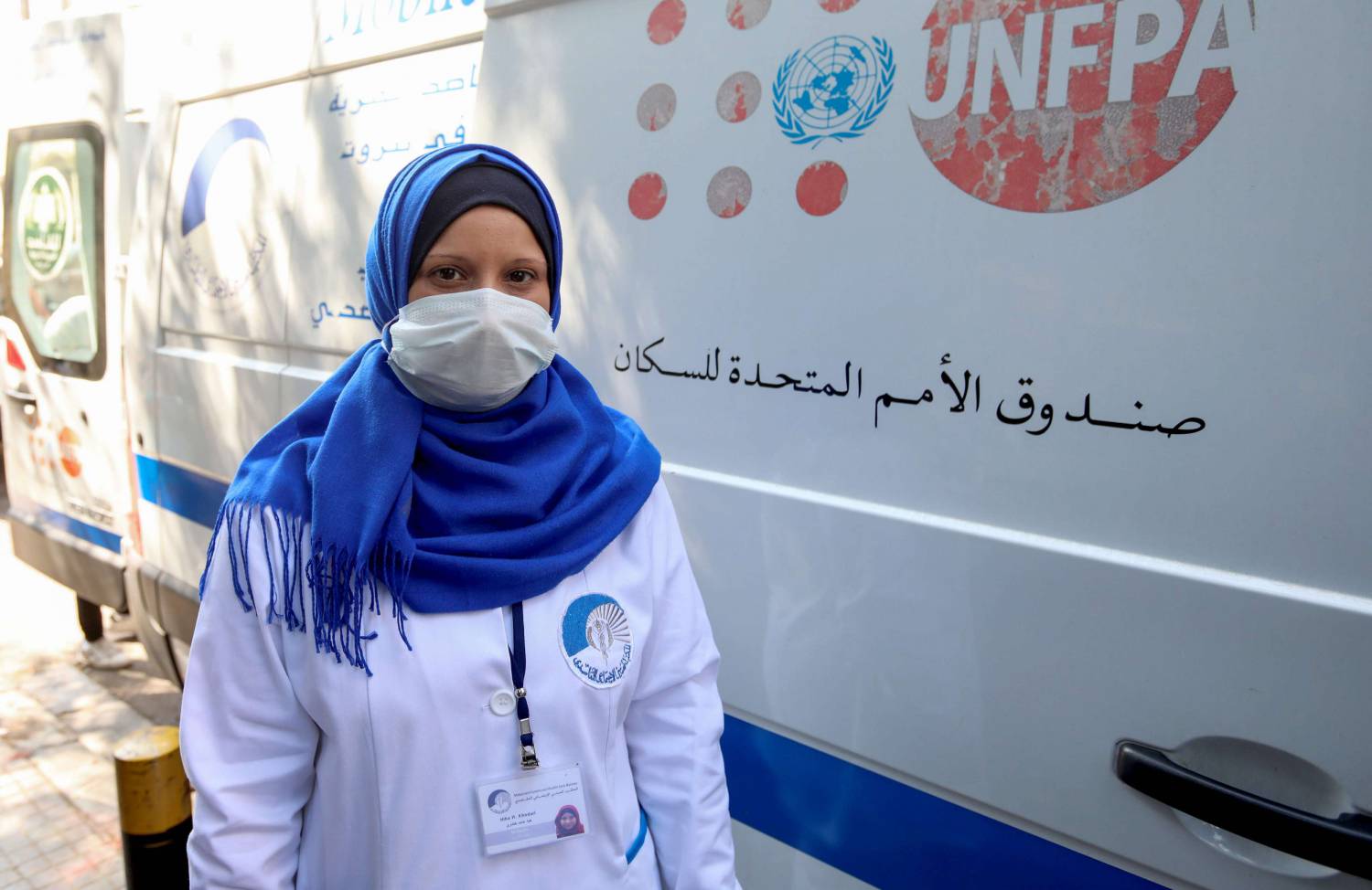 هبة خضري تقدّم من خلال عيادة متنقلة في بيروت المتضررة جراء الانفجار خدمات مجانية للسيدات قبل إحالتهن على المراكز الصحية 